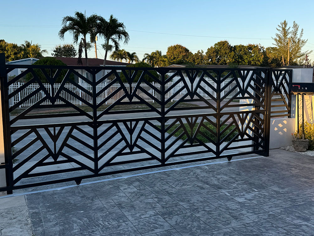 Custom Fencing & Gate