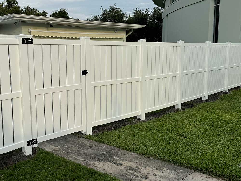 Residential Vinyl Fencing